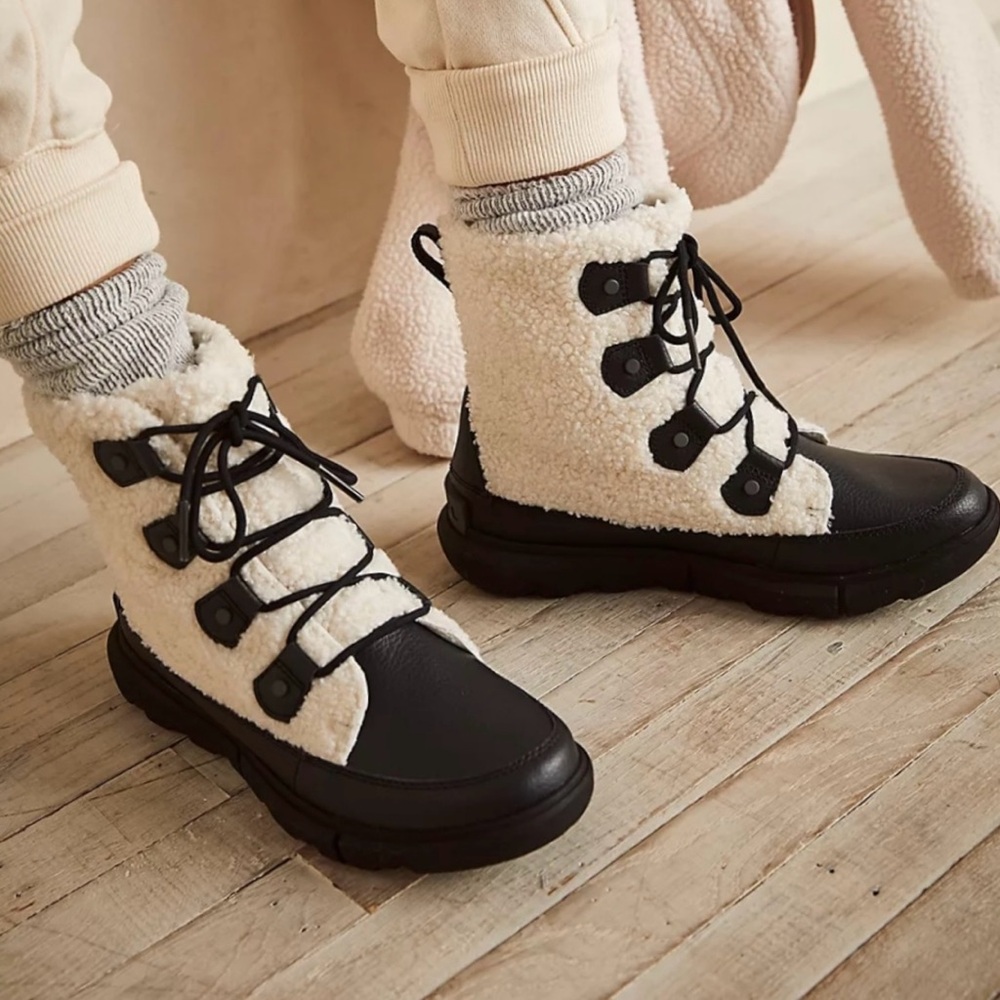 Sorel explorer II Joan cozy winter lace up boots women’s Size 10.5